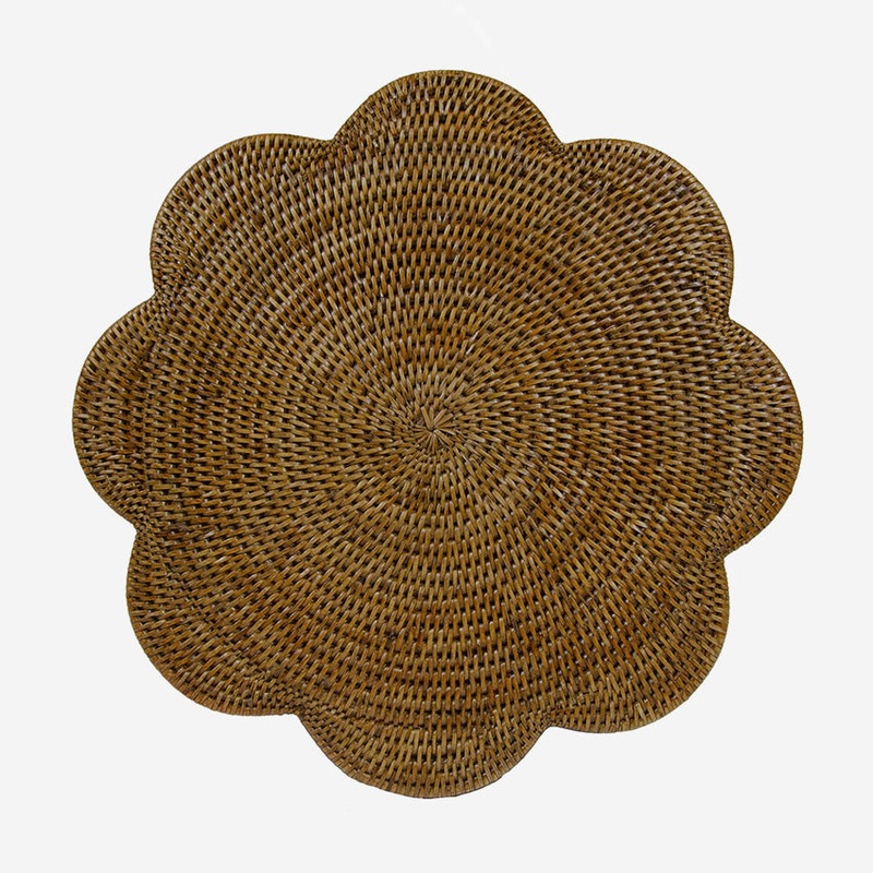 Caspari | Rattan Scallop Placemat