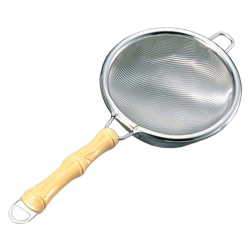 Wada Stainless Steel Round Tea Strainer with Plastic Handle